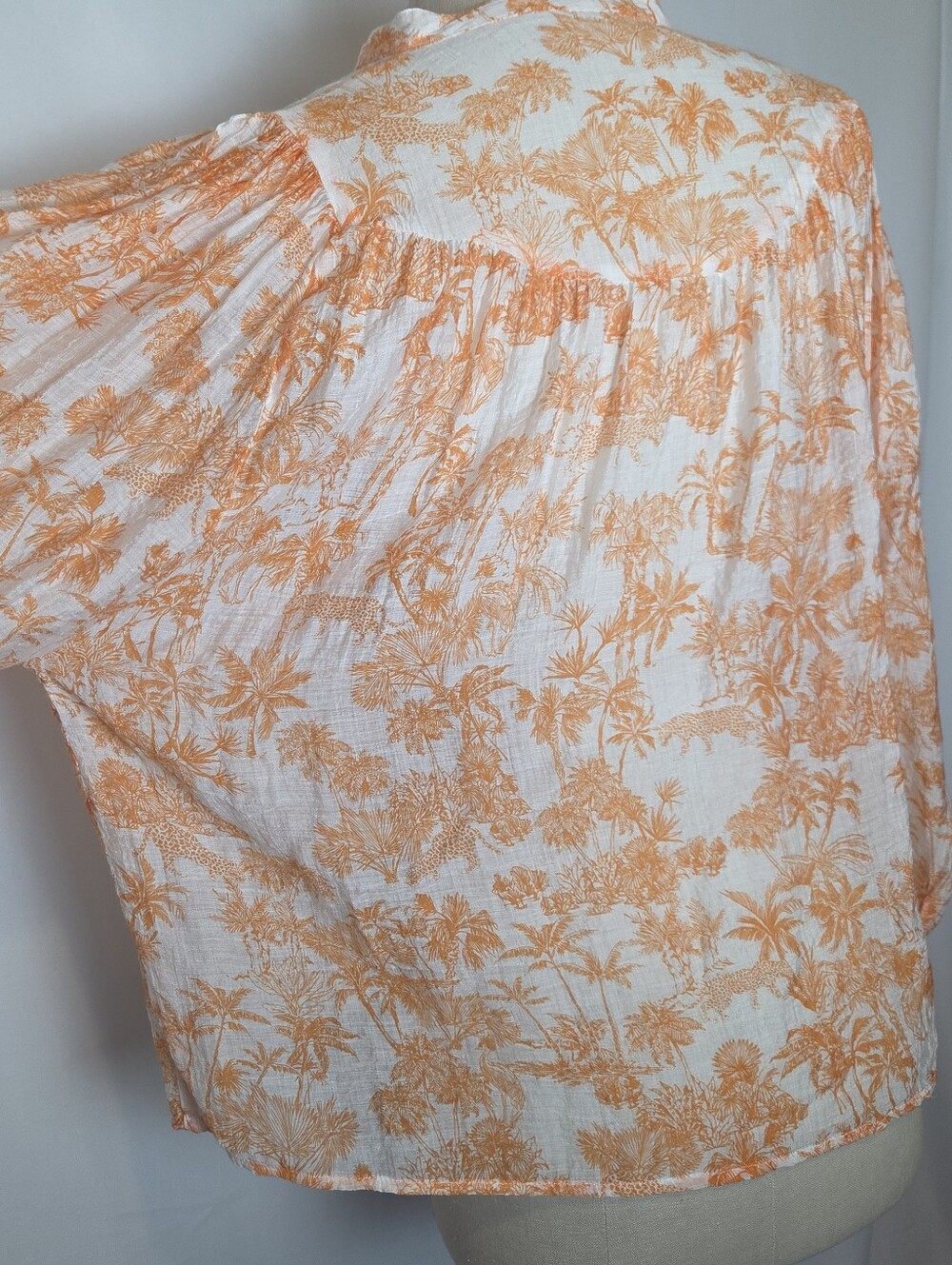 Toile Button Down Top With Balloon Sleeves - Picture 9 of 12